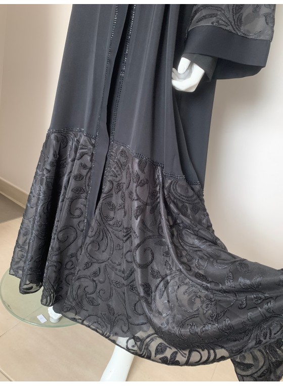 kimono abaya noire avec hijab et ceinture