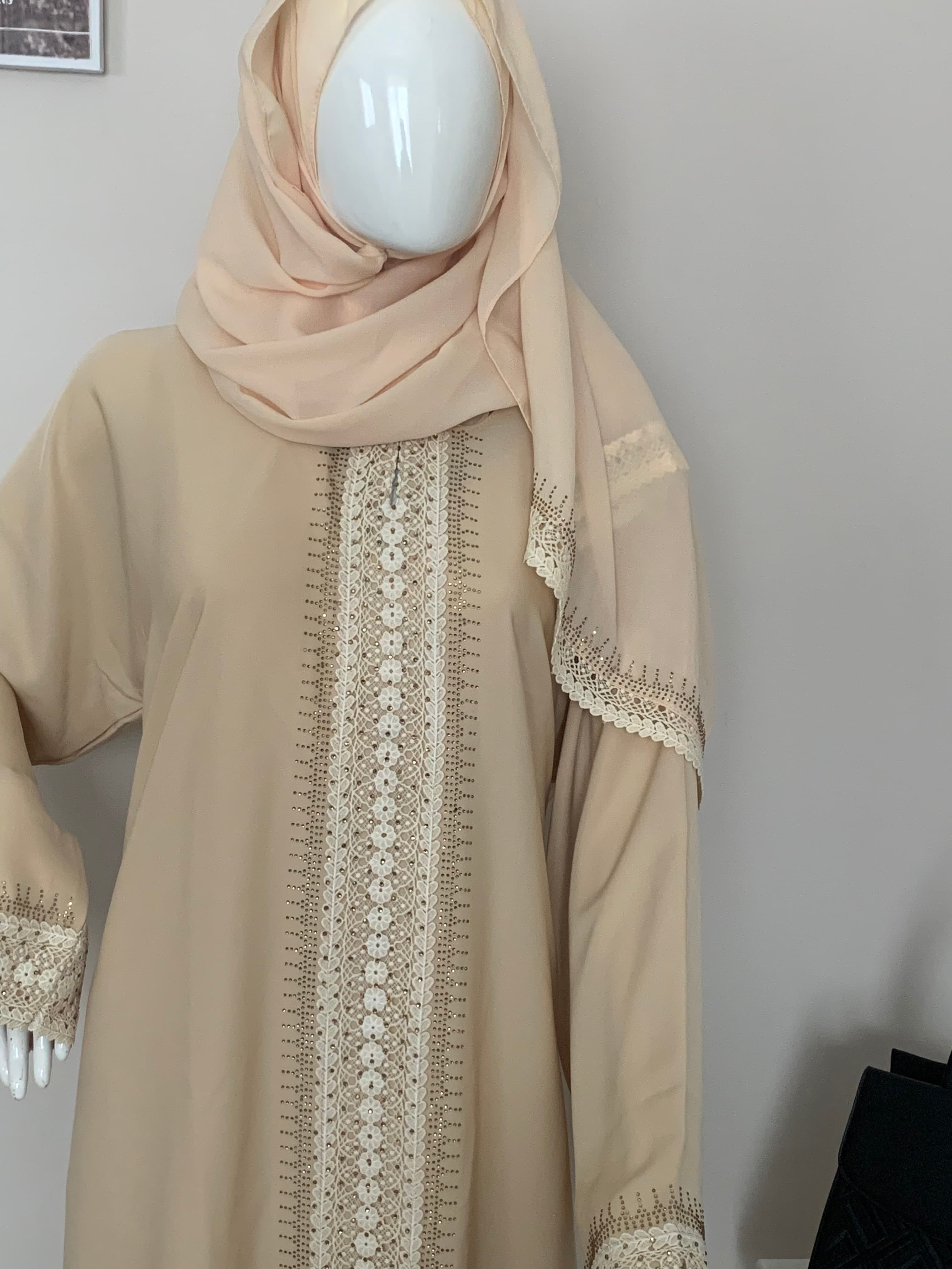 abaya avec broderie et strass